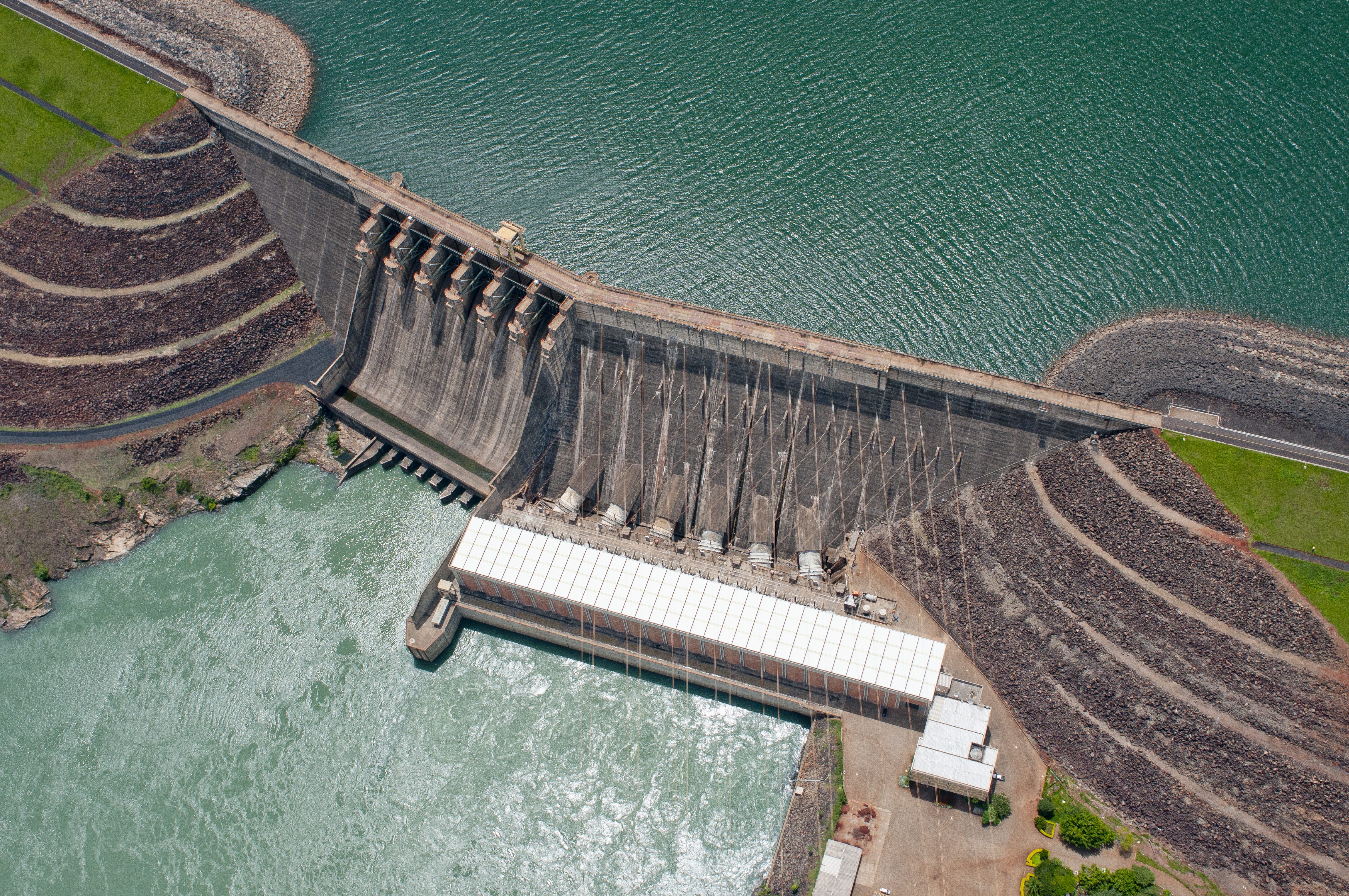 Foto aérea da Usina Hidrelétrica de Itumbiara